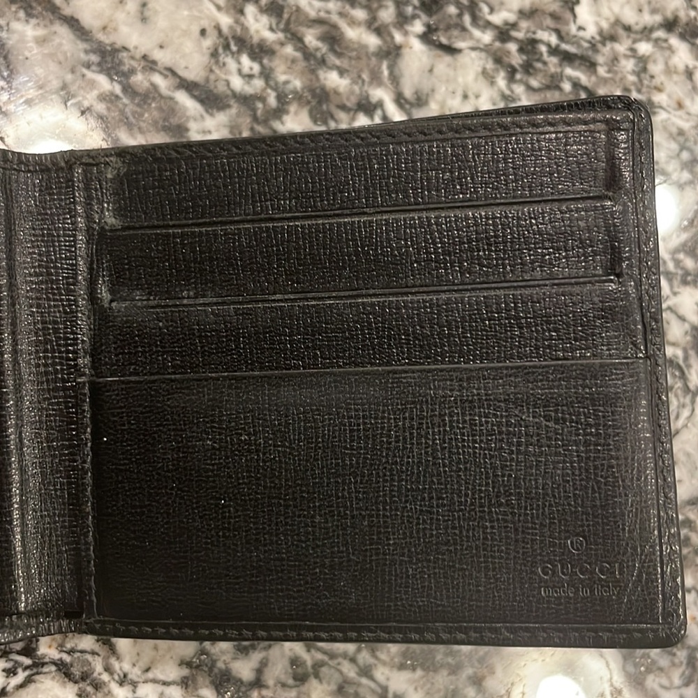 Used Gucci wallet Black w. Silver G Logo. Still in great condition. - Picture 6 of 8